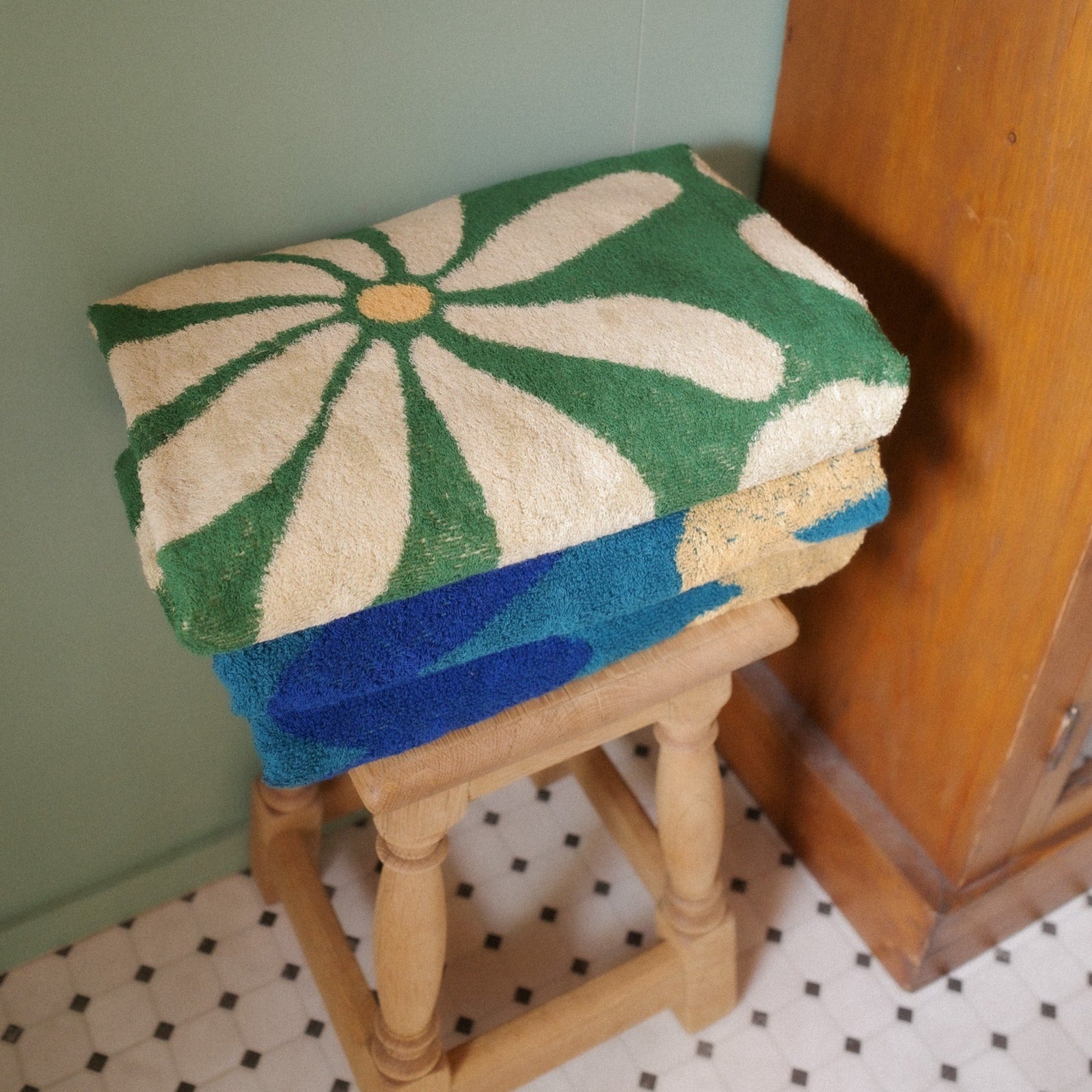 Beach Towel - Flower - – ONTHEROADSERVICE